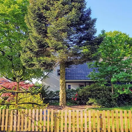 5 Minute Walk To Lego House-2 Bedrooms With Balcony Garden View.loft Floor Guest house Billund